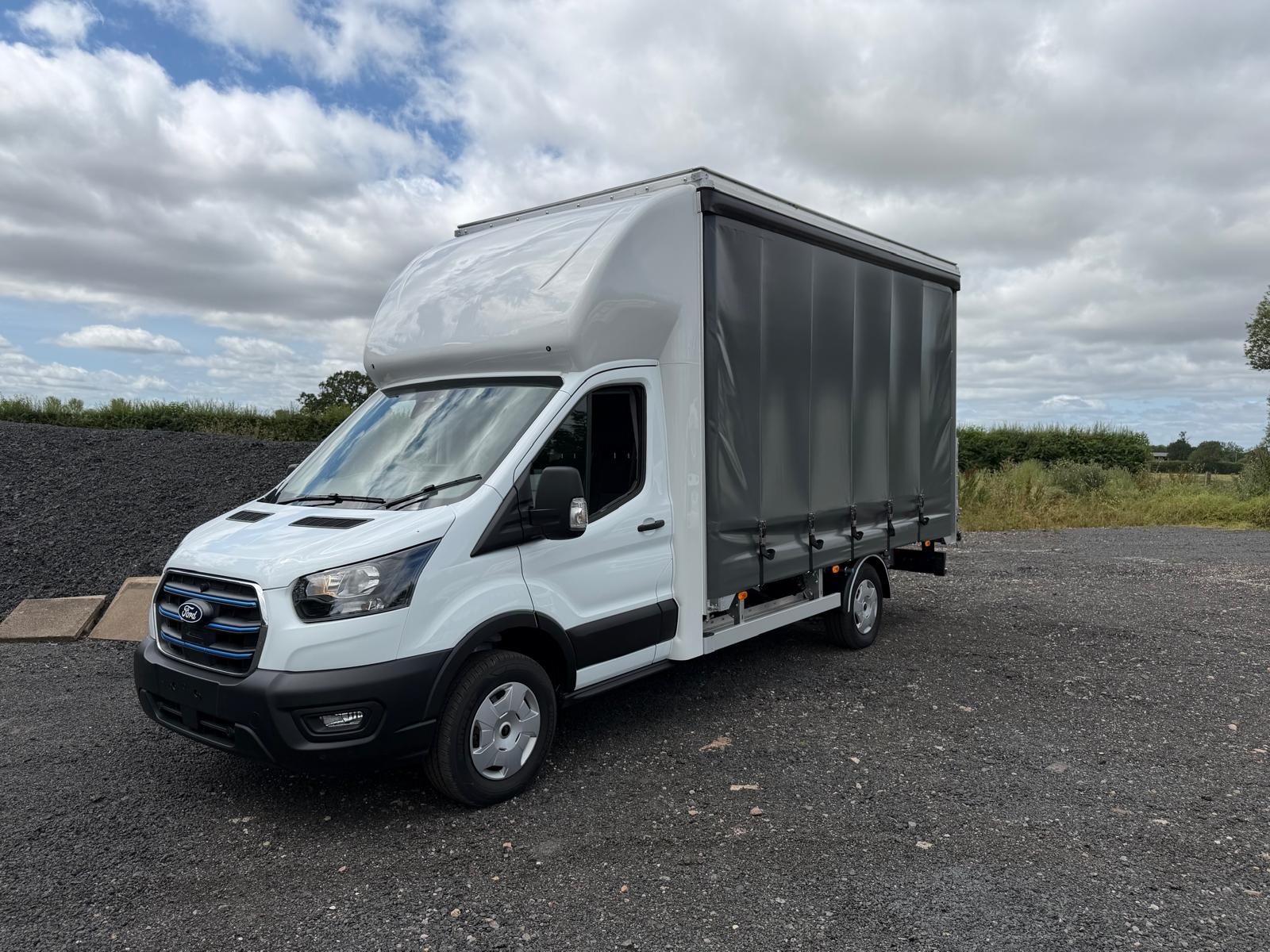 Curtain 1.jpg - 135kW 68kWh Trend Chassis Cab Auto [DAP]